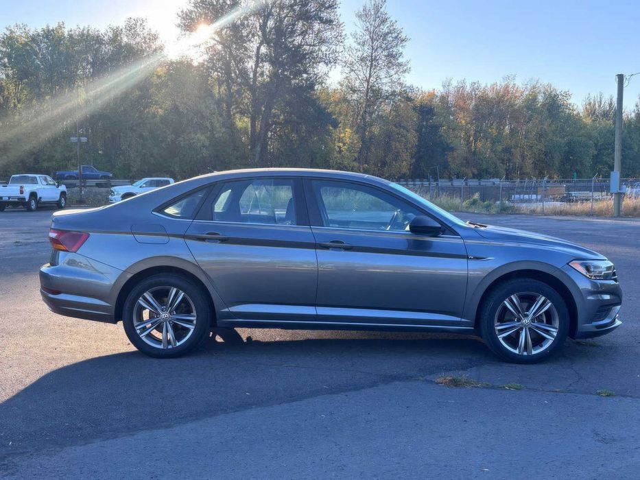 Volkswagen Jetta R-Line      2019