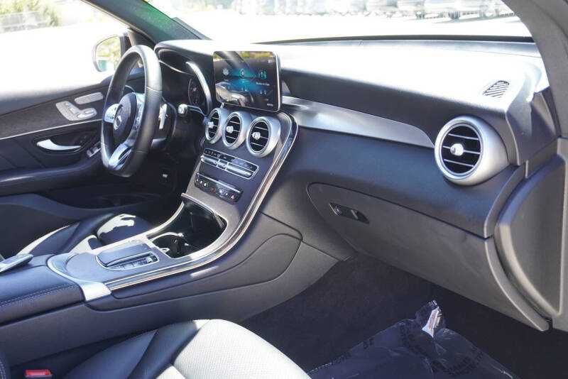 2022 Mercedes-Benz GLC 300