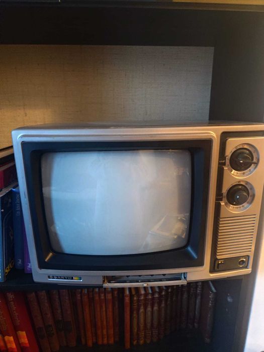 Tv antiga preto e branco