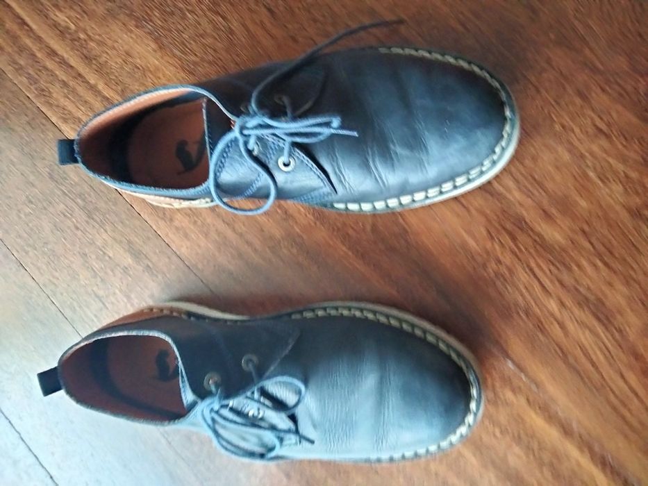 Sapato de cordões de homem.