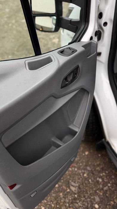 Автомобіль Ford Tranzit