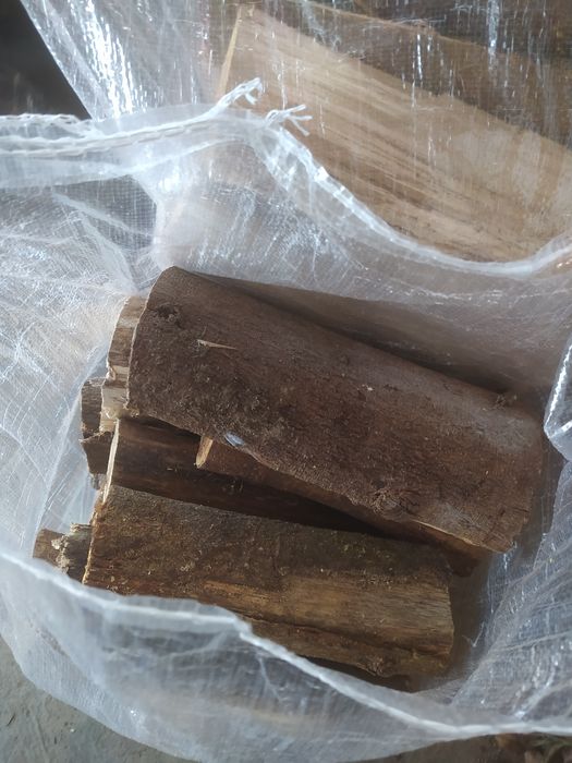 Lenha rachada de boa qualidade