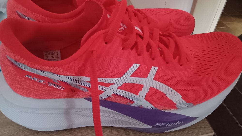 Asics Magic speed 4 Karbon używane około 20 kilometrów ORYGINALNY super cena