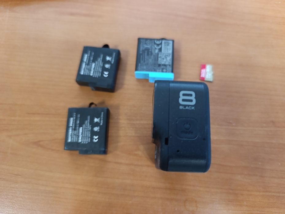 GoPro Hero 8 + 3x bateria, 64GB, akcesoria