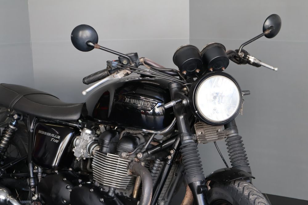 Triumph T100 ( RESERVADA)
