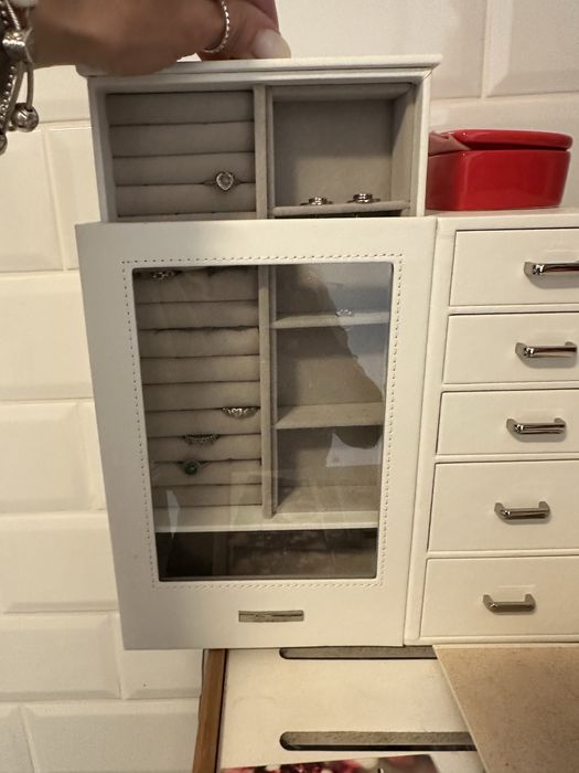Porta joias branco com couro