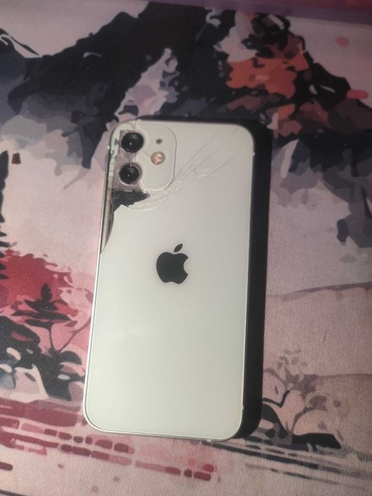 IPhone 12 mini na części lub do naprawy