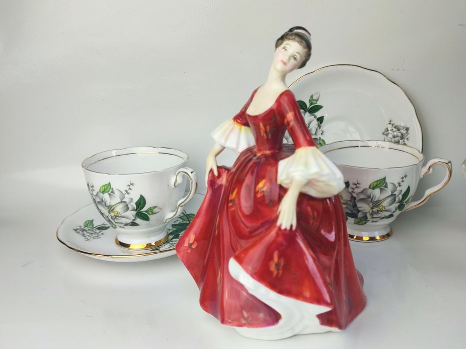 Porcelanowa figurka "Stephanie" HN2811, 1976 r. Royal Doulton
