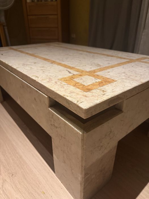 Mesa de Centro em Mármore/Pedra Natural – Design Clássico e Robusta