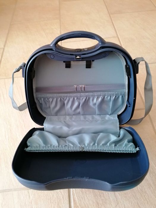 Necessaire com alça como novo