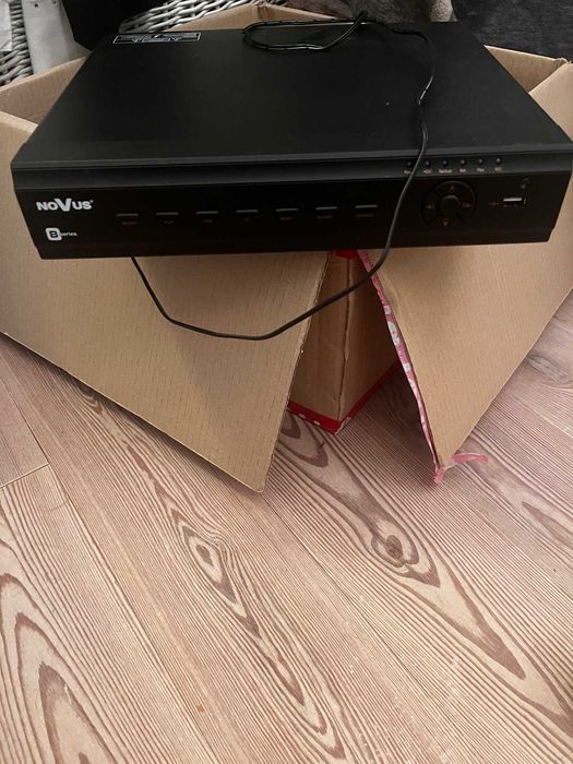 zestaw 4 kamer + rejestrator noVus + n-cam + Sunell