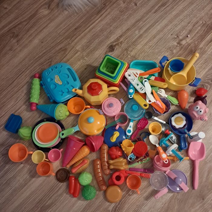 Plastikowe naczynia do zabawy