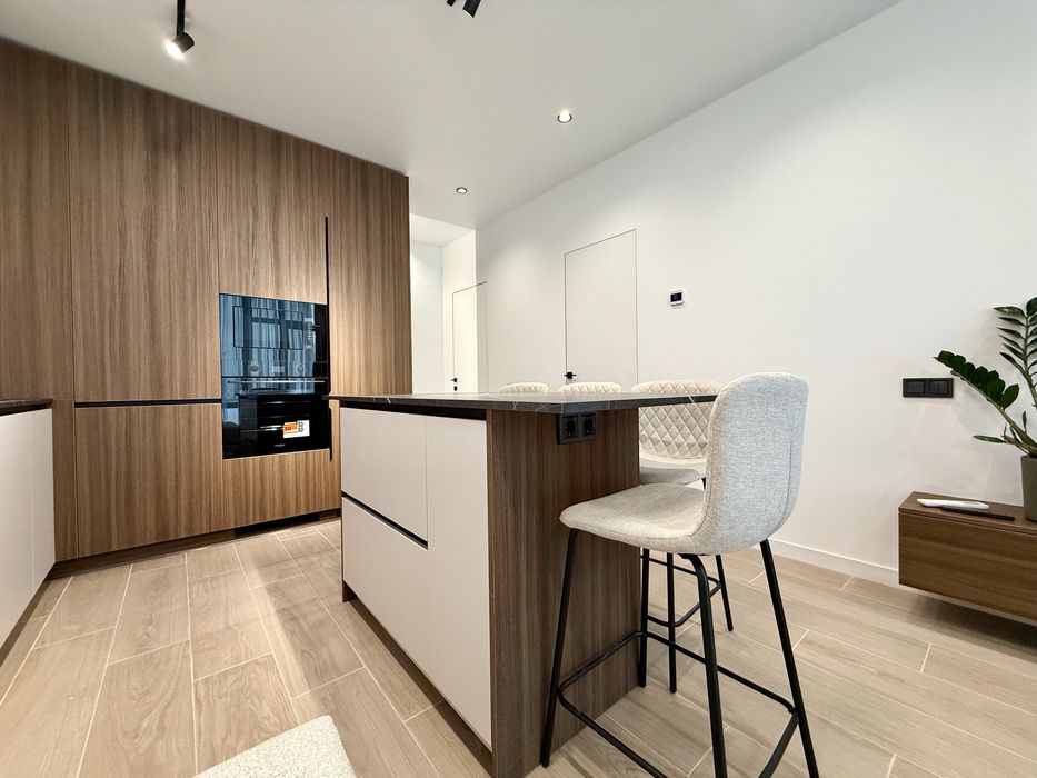 Простора квартира з кухнею-студією та балконом в ЖК Manhattan! 48м2