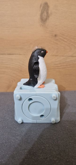Sprzedam figurkę pingwina