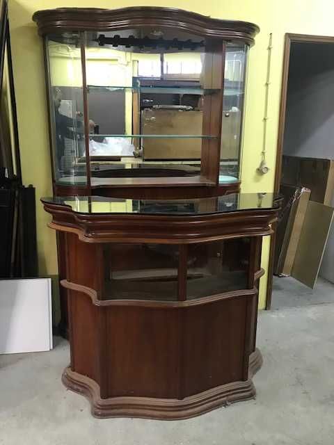 Móvel bar em cerejeira