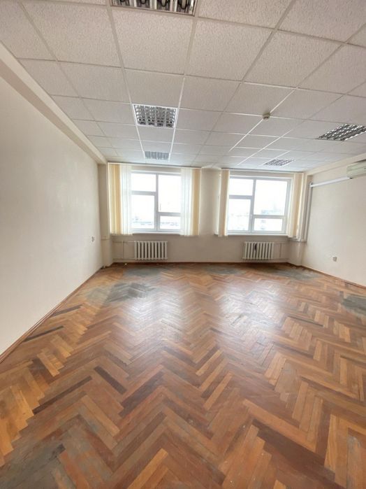 Оренда офісу на вул. Євгенія Сверстюка,23 на 66,7 м²