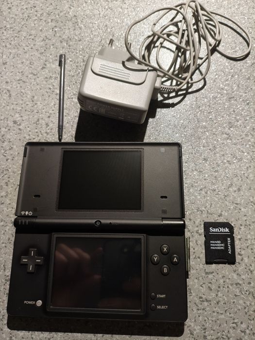 Nintendo DSI + carregador + Twilight Menu++