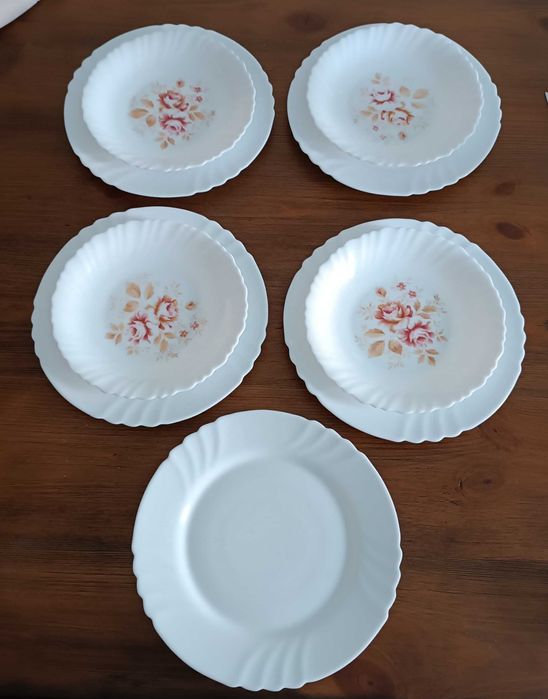 Pratos brancos rústicos