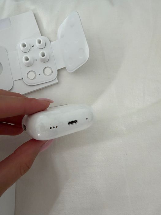 Apple AirPods Pro 2. generacji z etui MagSafe