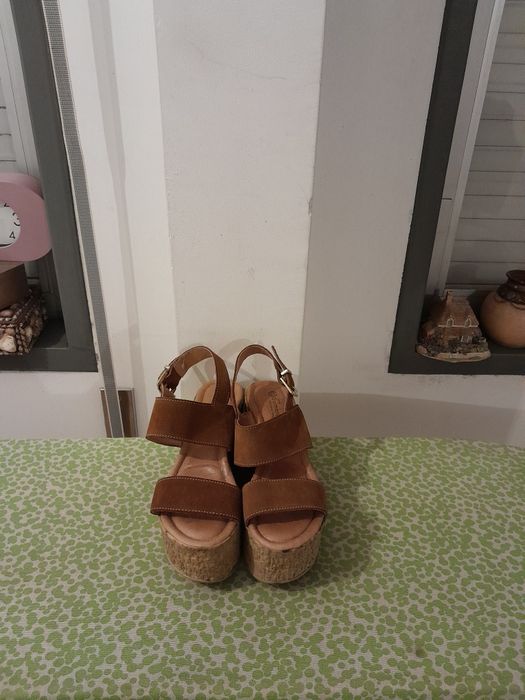 Selling Very Beautiful Women's Sandals, Like New