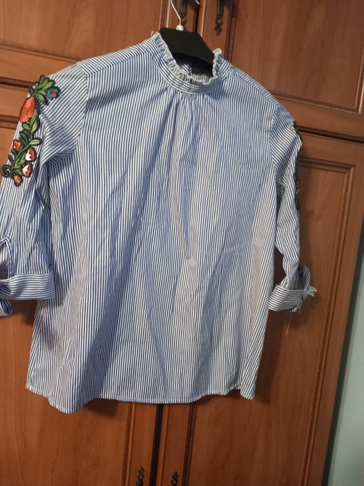 Bluzka z ozdobnym ornamentem