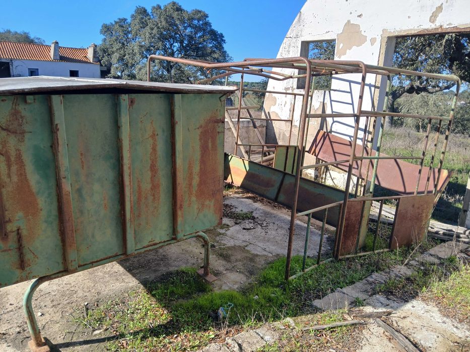 Comedor de ração para bovinos