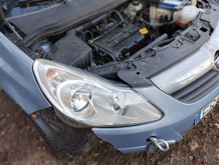 Corsa D na części uszkodzony