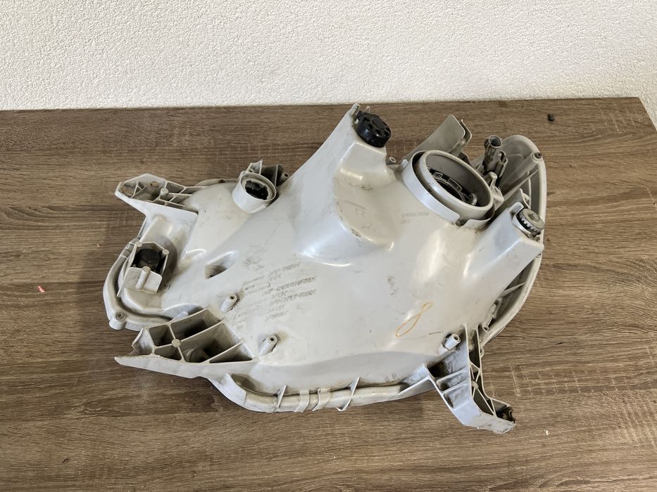 Фара права Toyota Tacoma 2012 2013 2014 2015 в наявності.