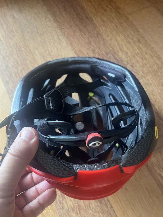 Capacete Giro com MIPS