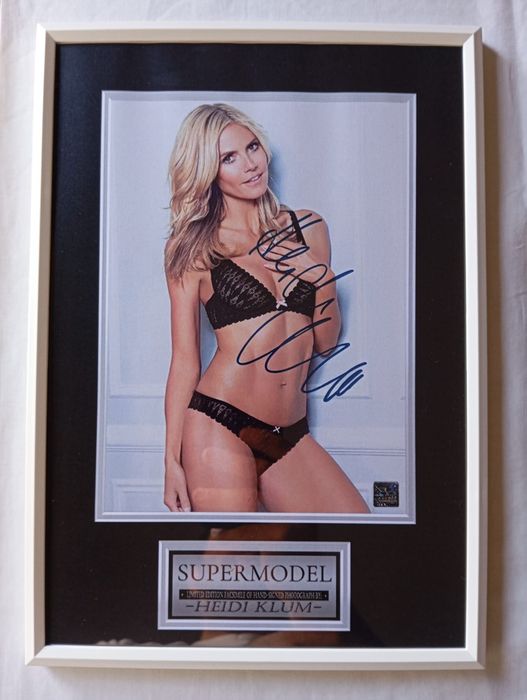 Moldura Model Heidi Klum com Autógrafo (A4)