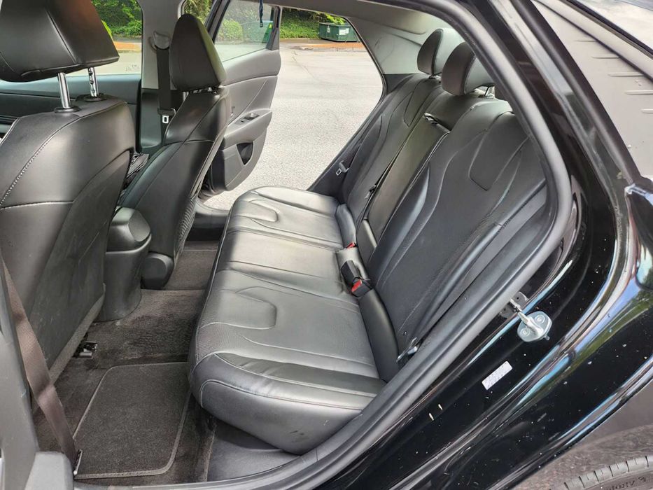 Hyundai Elantra Limited      2023