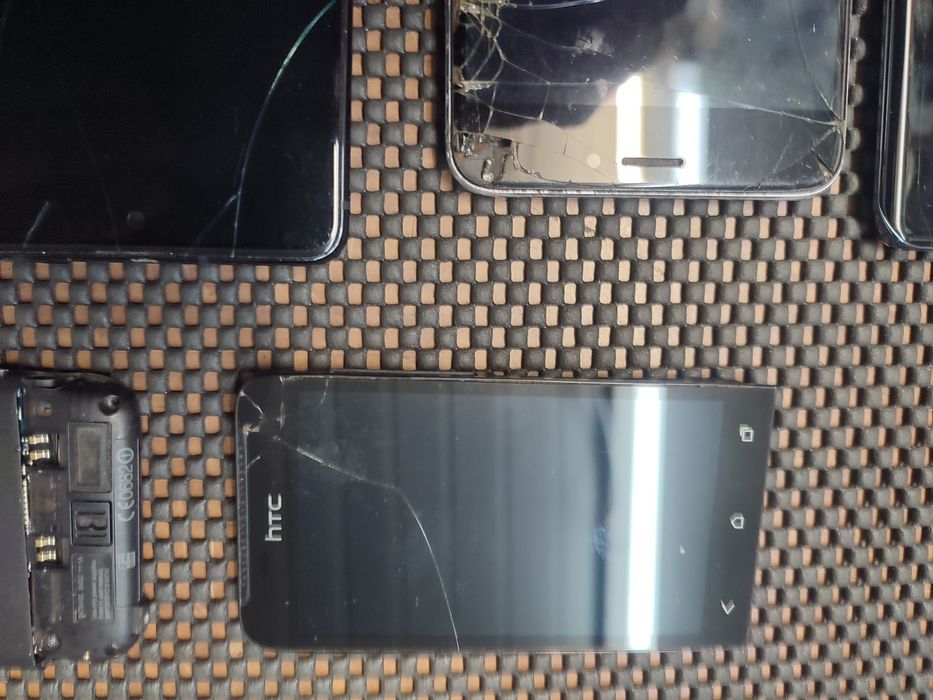 HTC One та залишки інших смартфонів