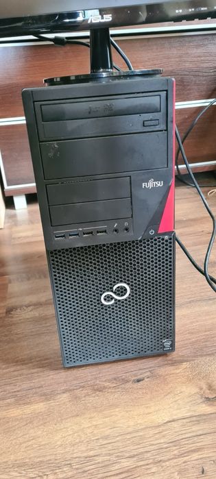 Fujitsu ESPRIMO P7a E90 + z Monitorem  Asus 18,5'
