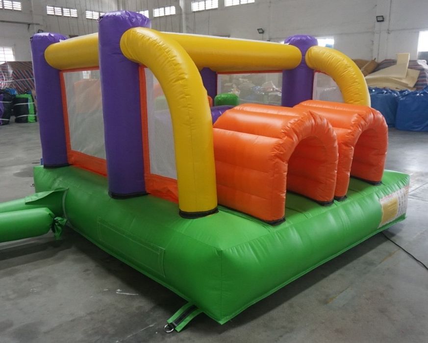 Insuflavel pista de obstaculos - PVC - semi novo