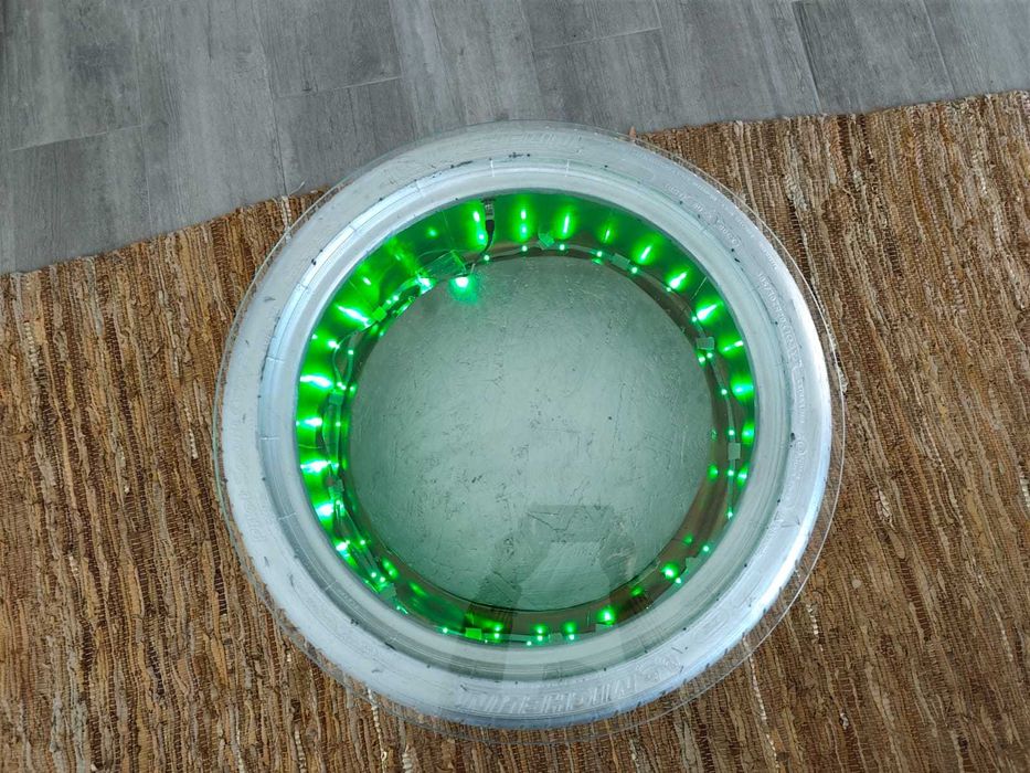 Mesa de centro com pneu de corrida