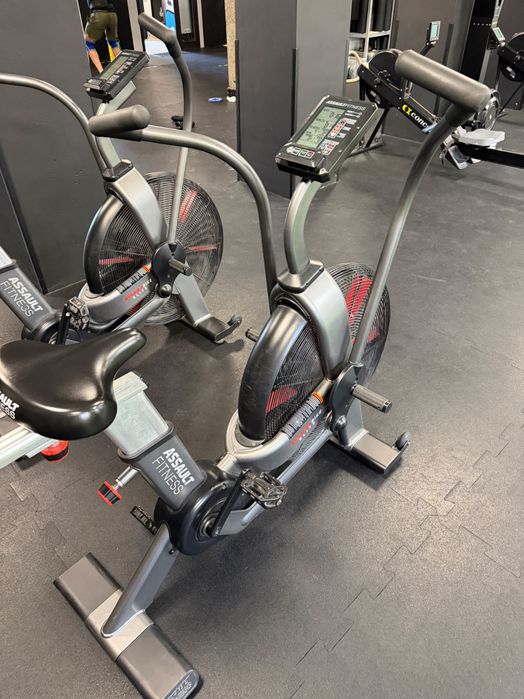 Assault Air Bike Elite 4 sztuki, 2 letnie, serwisowane