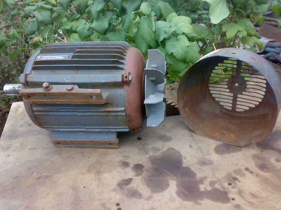 Электродвигатель 3.0 квт 705 об мин.  60кг. Новый.1988 г.