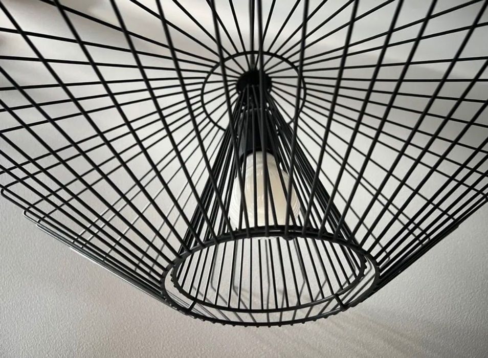 Czarna lampa wisząca loftowa