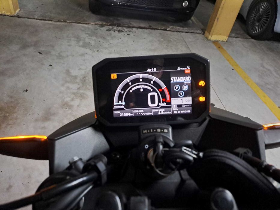 CB750 Hornet 2024 cinzenta metalizada, 92hp, quick shifter up/down, garantia até junho 2029.