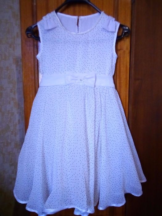 Платье нарядное 6-8 лет