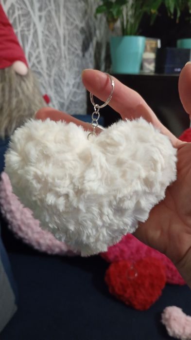 Serce na dłoni brelok