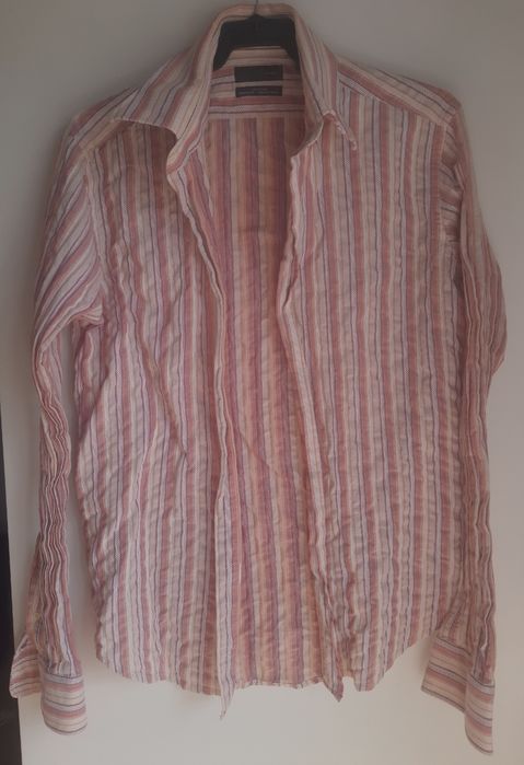 Camisa às riscas
