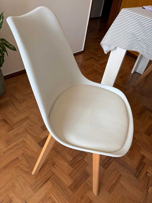 4 Cadeiras Brancas Sala