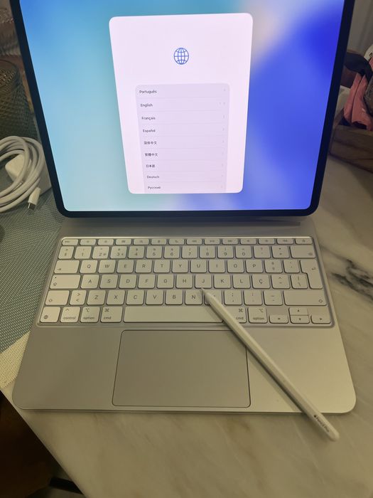 iPad Pro 13’’ (2024) Preto Sideral + Apple Pencil Pro + Teclado Apple