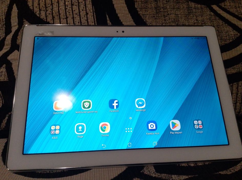 Продам планшет Asus ZePad.