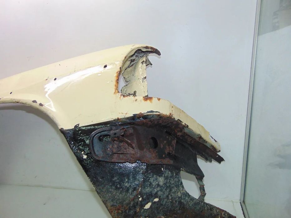 Mercedes W123 guarda lamas