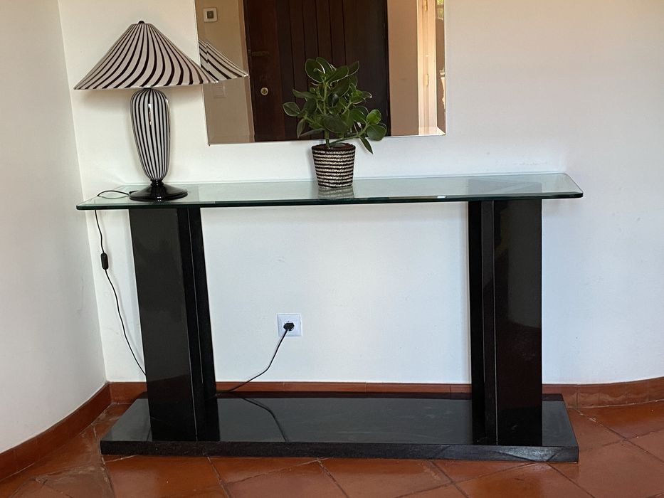 Consola de luxo em granito preto e vidro com bisel