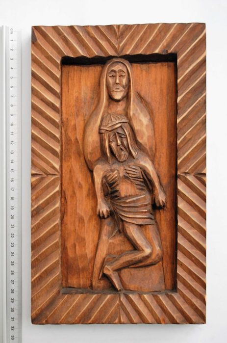Pieta, płaskorzeźba ludowa, drewniana, Cepelia PRL, 1980 r.