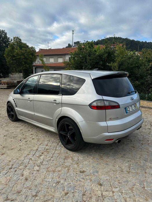 Ford S-MAX – 7 Lugares | Espaçoso | Confortável | Ideal para Família