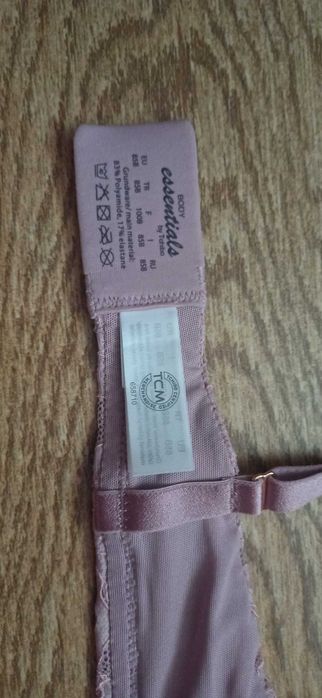 Liliowy elegancki biustonosz Essentials r. 85 B